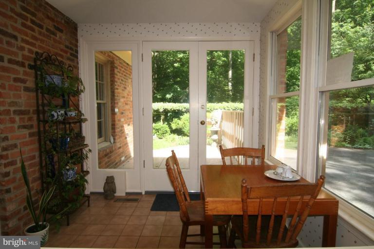 8916 Burdette Road Bethesda, MD 20817 - Photo 7 of 26 Breakfast Area