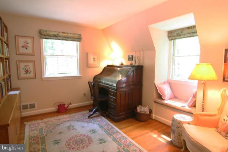 8916 Burdette Road Bethesda, MD 20817 - Photo 9 of 26 Bedroom #4