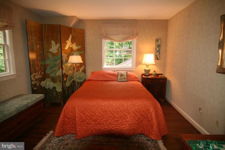 8916 Burdette Road Bethesda, MD 20817 - Photo 10 of 26 Bedroom #2