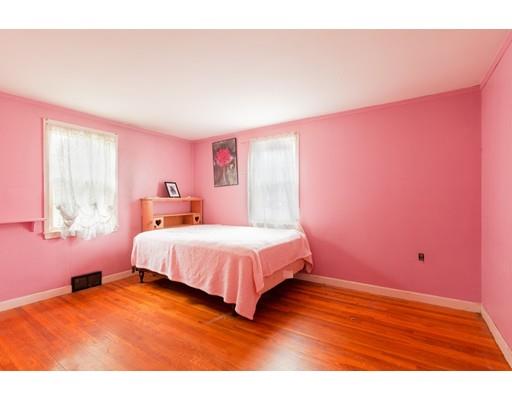 46 Hillcroft Road Waltham, MA 02452 - Photo 14 of 26 Gallery Image 14