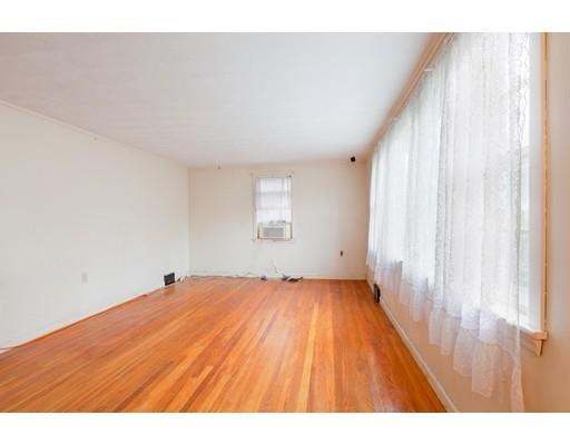 46 Hillcroft Road Waltham, MA 02452 - Photo 3 of 26 Gallery Image 3