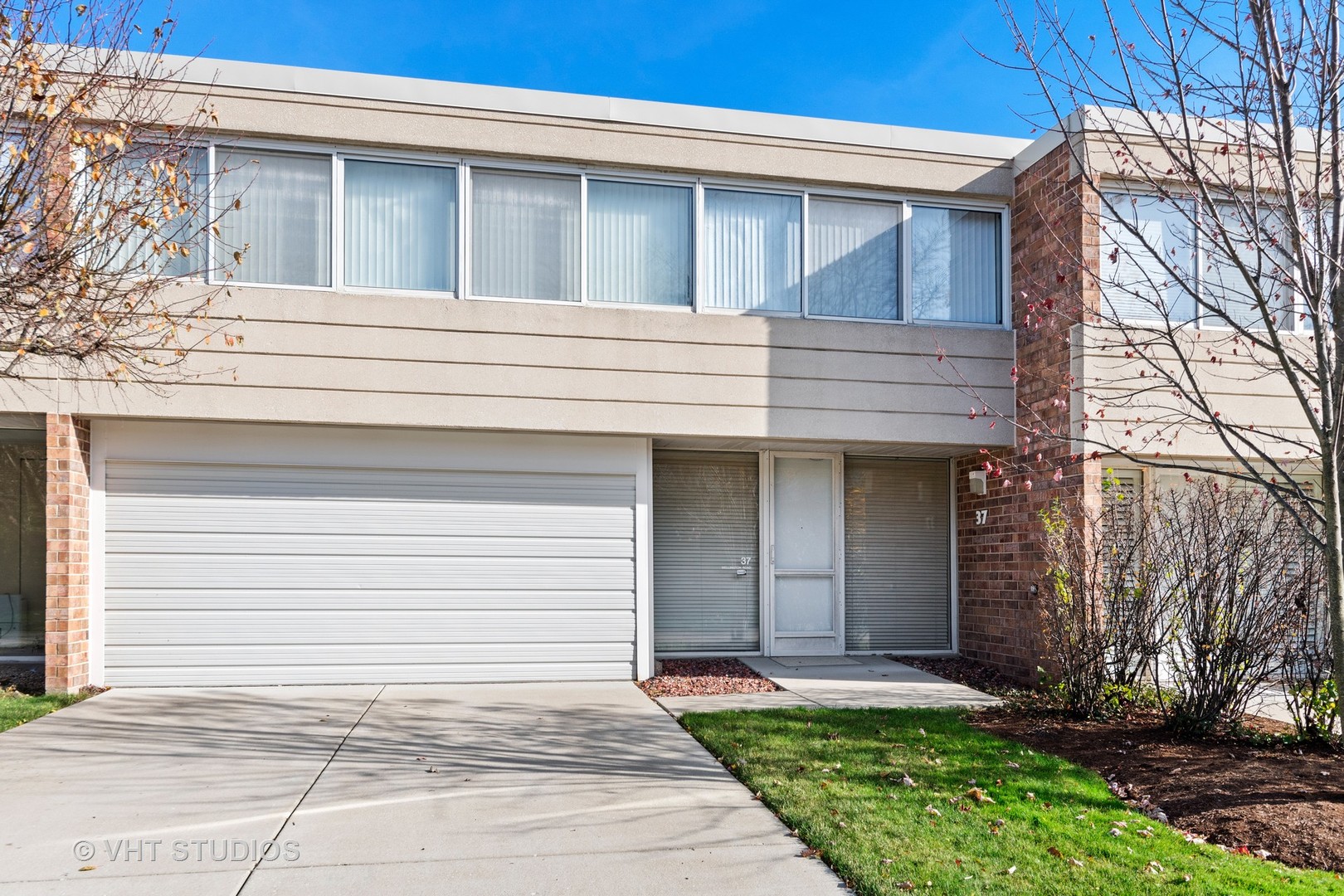 37 Wellington Road Northbrook, IL 60062 - Photo 1 of 19