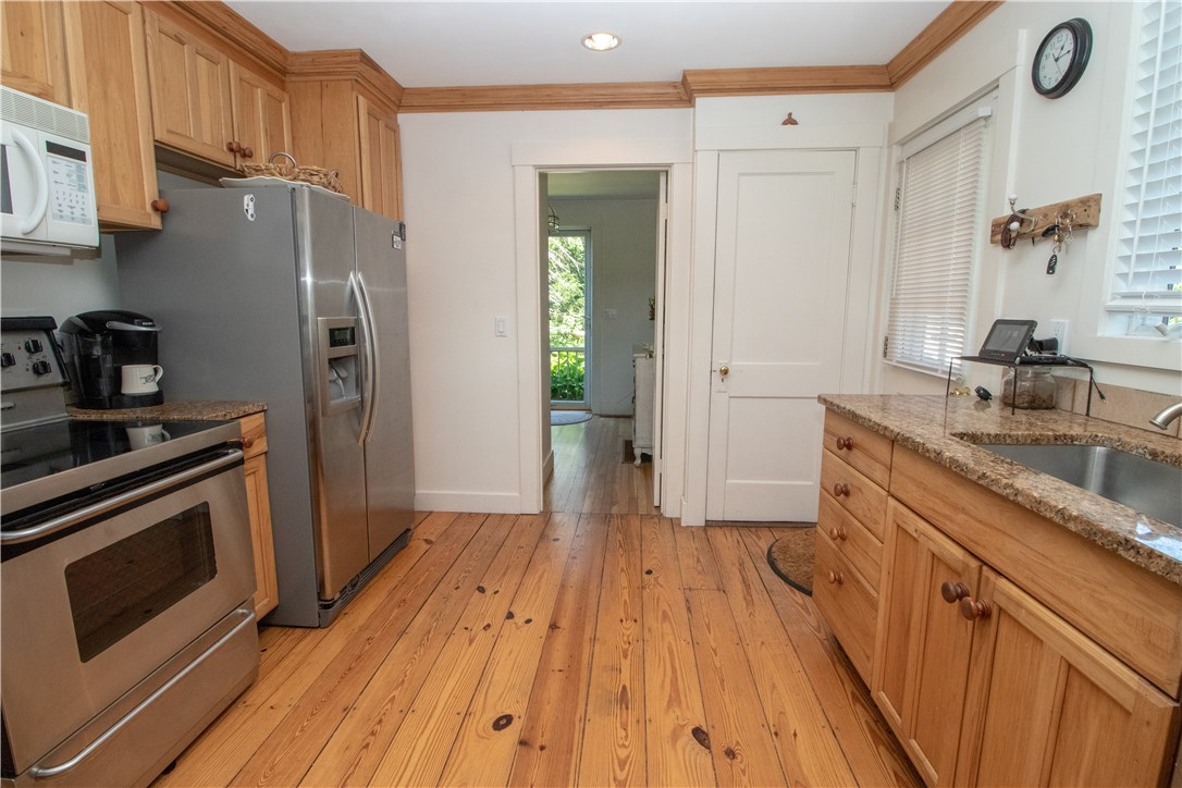 24 Noyes Neck Road Westerly, RI 02891 - Photo 13 of 31 Gallery Image 13