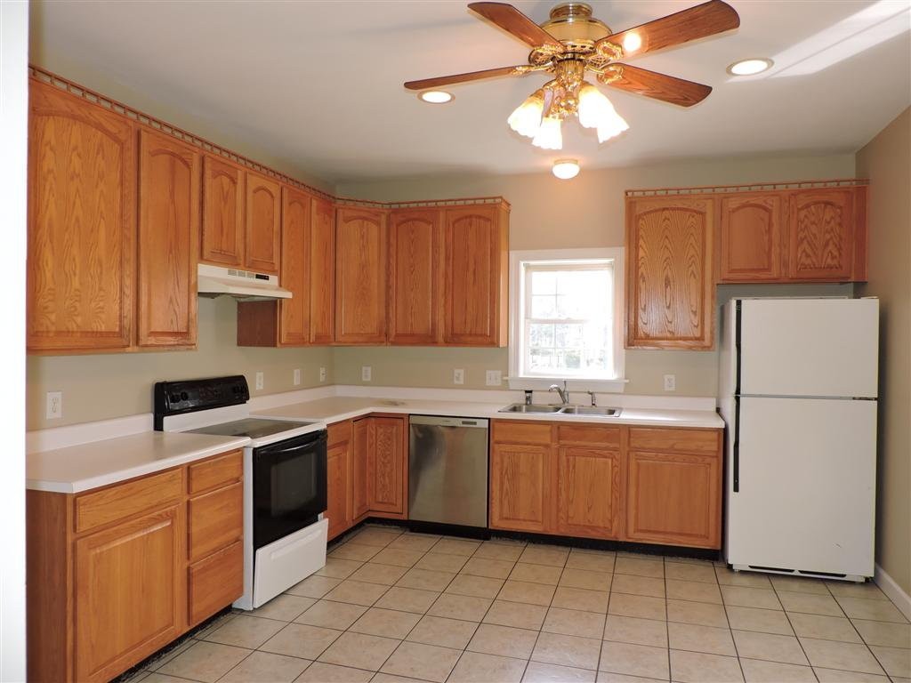 33 Hall Road Webster, MA 01570 - Photo 5 of 30 Gallery Image 5