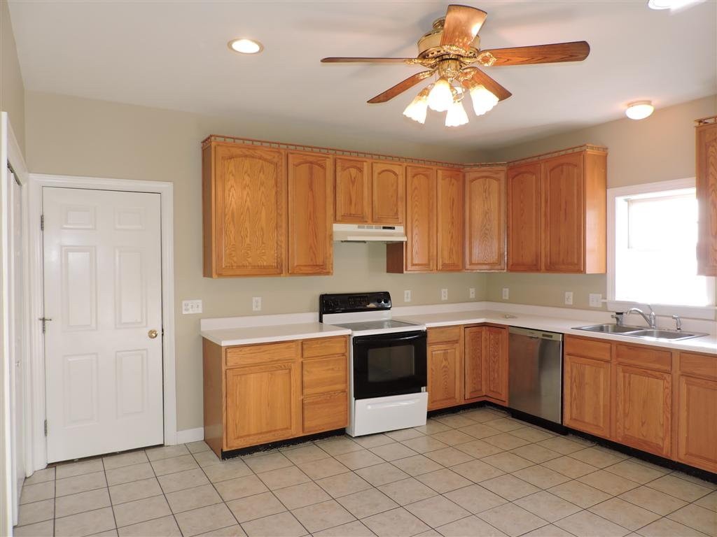 33 Hall Road Webster, MA 01570 - Photo 6 of 30 Gallery Image 6