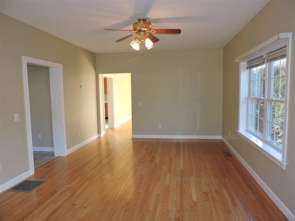 33 Hall Road Webster, MA 01570 - Photo 10 of 30 Gallery Image 10