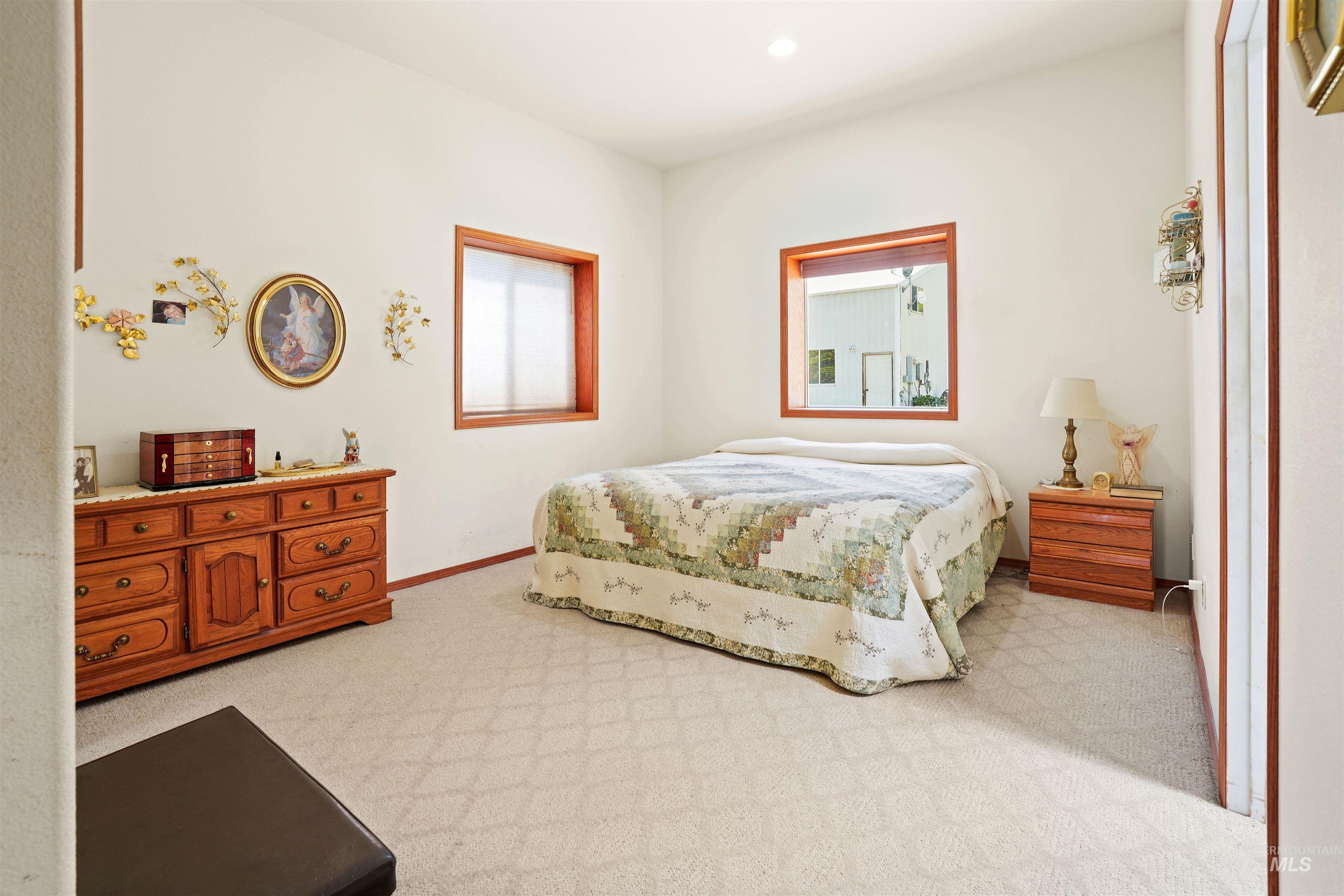 2750 South Perry Lane Clarkston, WA 99403 - Photo 26 of 47 Spacious room featuring neutral carpeting with a subtle patterned design, two windows with wood-finish trim, and recessed ceiling lighting