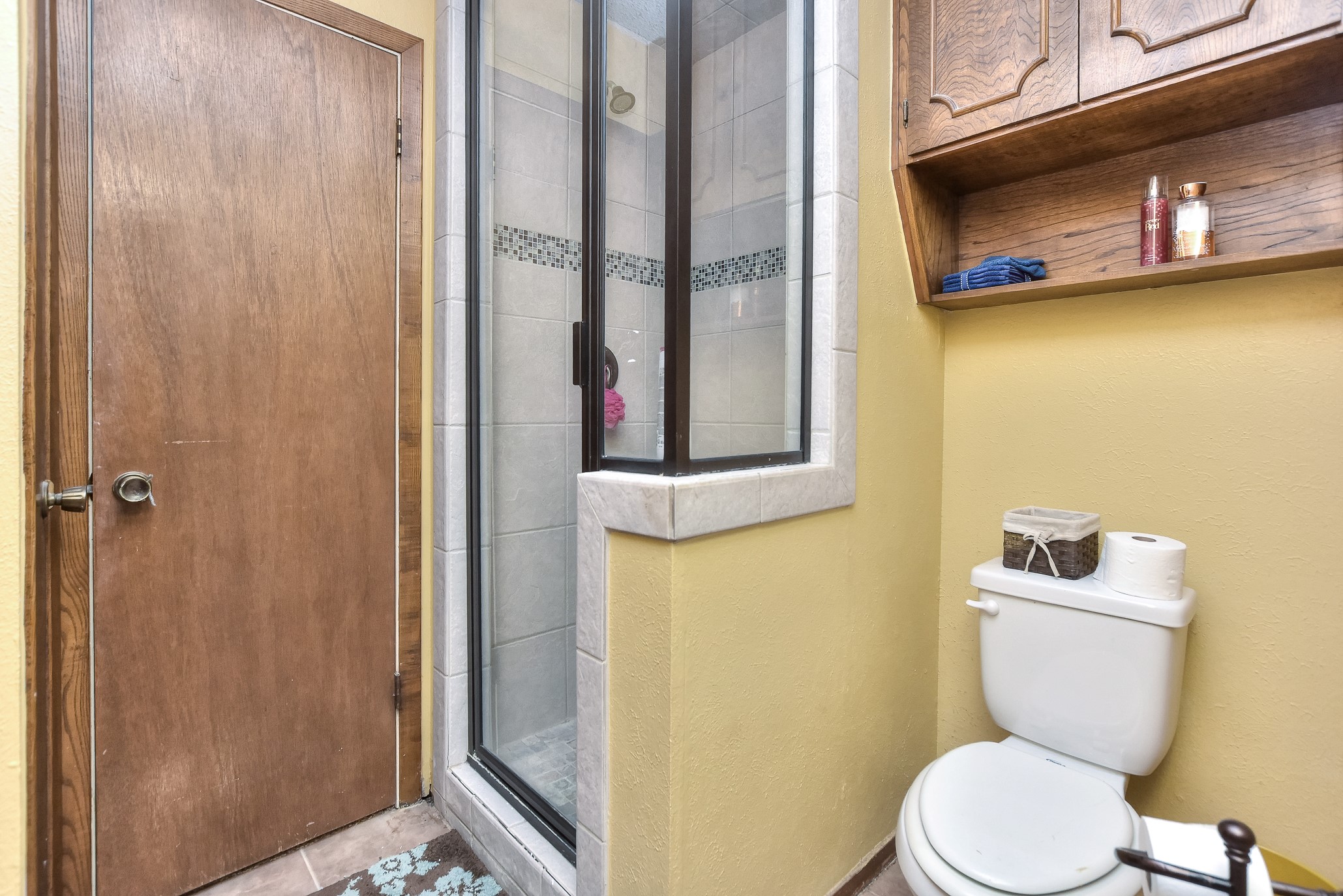 118 Oak Ridge Circle Georgetown, TX 78628 - Photo 19 of 38 a bathroom with a toilet