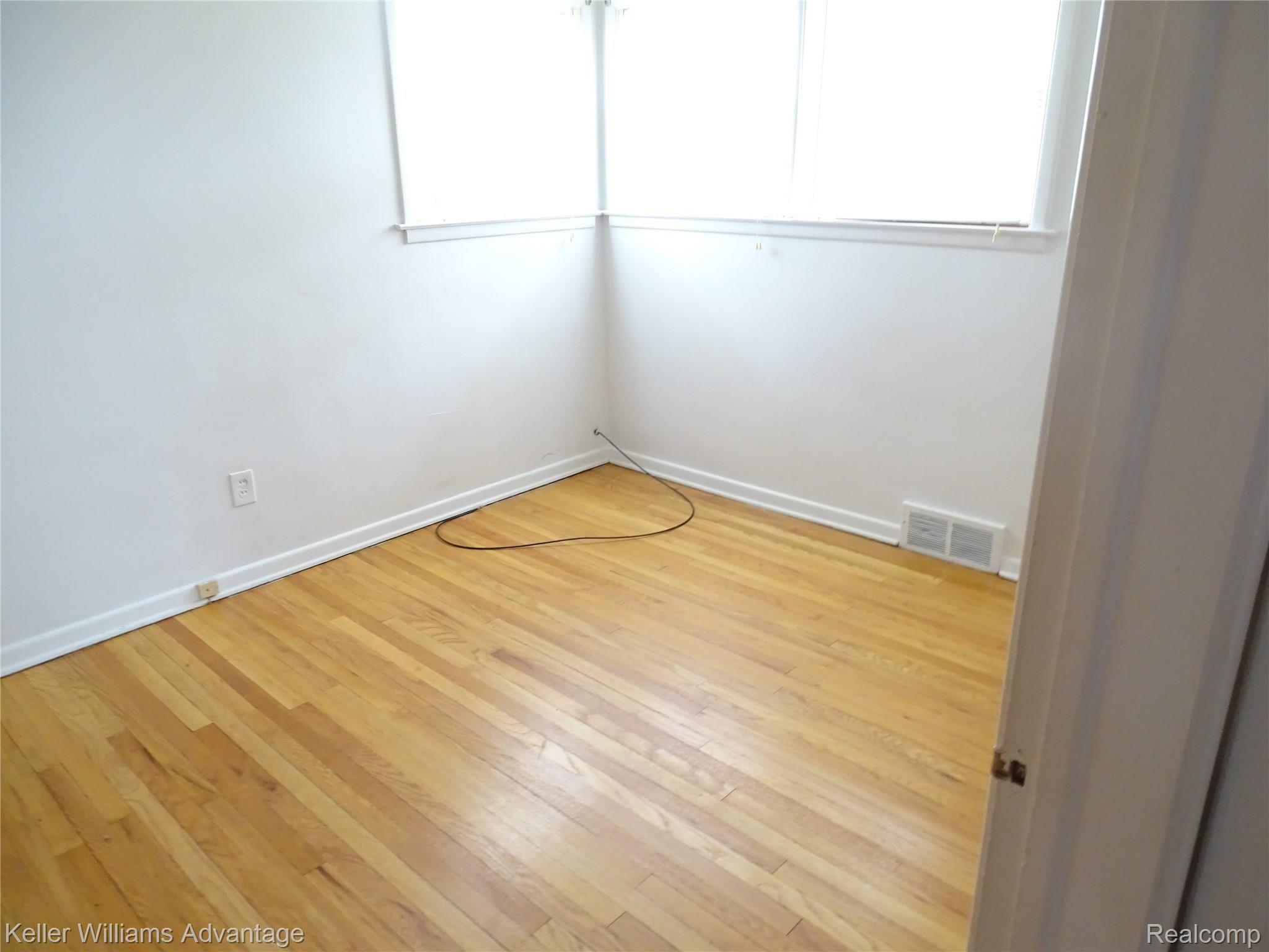 19745 Evergreen Road Detroit, MI 48219 - Photo 6 of 14 DSC01965.JPG