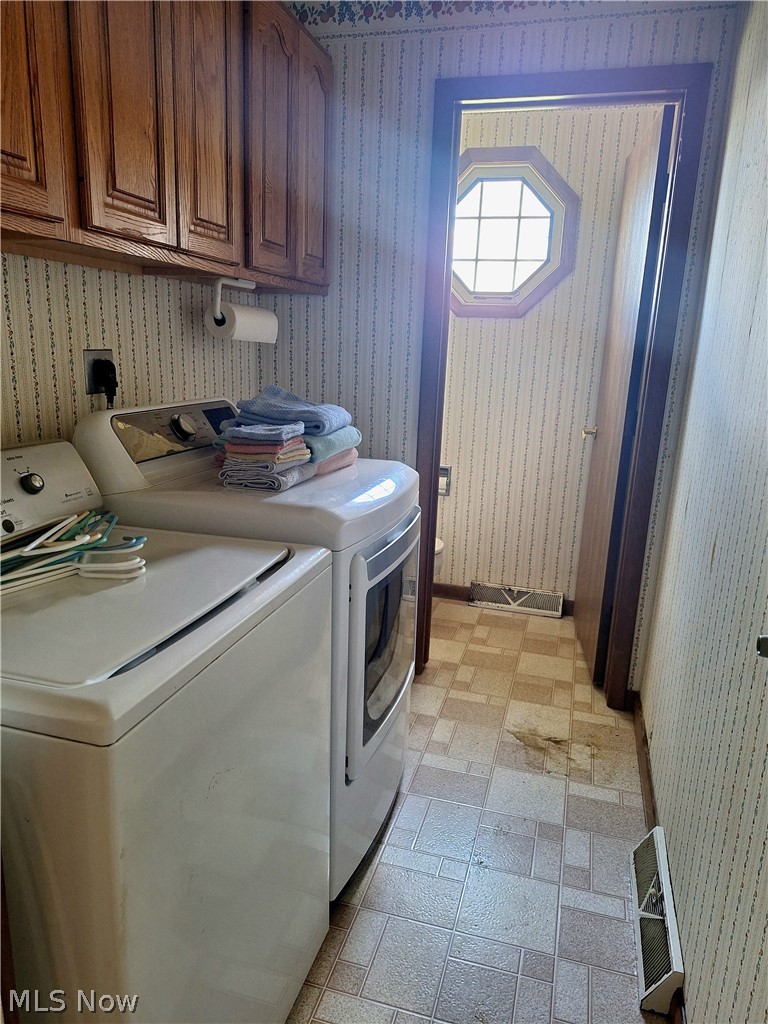 16841 Kinsman Road Middlefield, OH 44062 - Photo 6 of 24 Laundry area with 1/2 barh located off kitchen