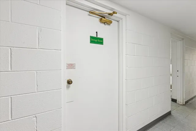 $180,000 | 5125 Blodgett Avenue, Unit 208T, Downers Grove, IL 60515