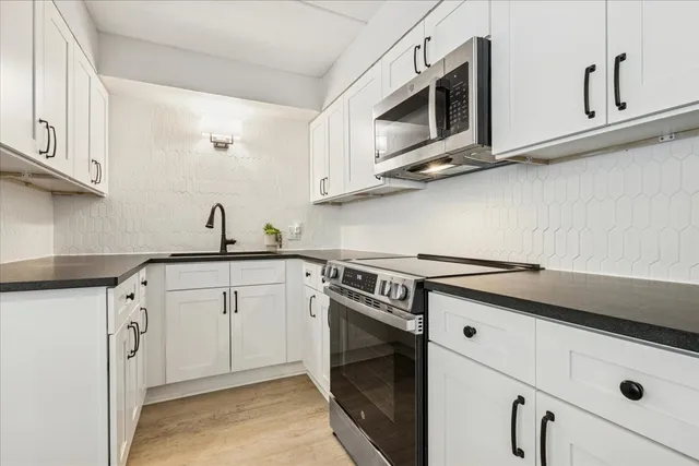 $180,000 | 5125 Blodgett Avenue, Unit 208T, Downers Grove, IL 60515