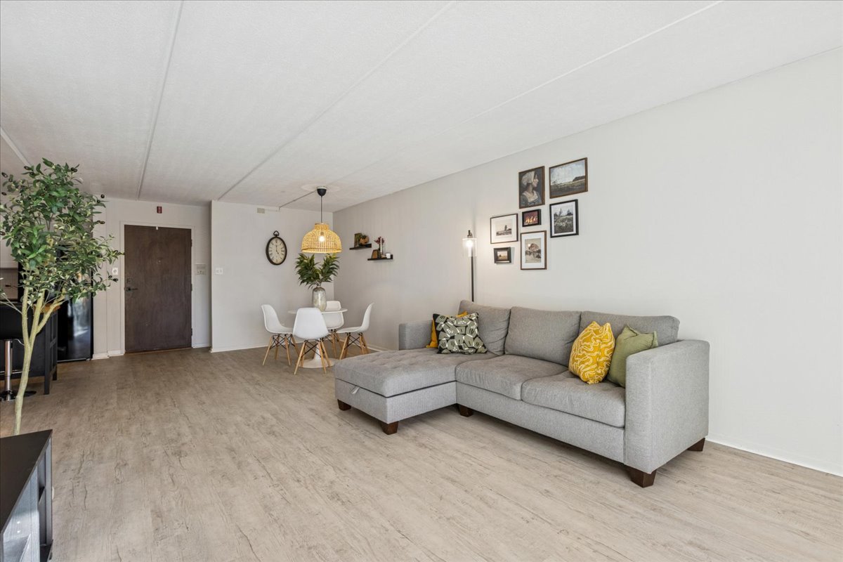 5125 Blodgett Avenue, Unit 208T Downers Grove, IL 60515 - Photo 8 of 23