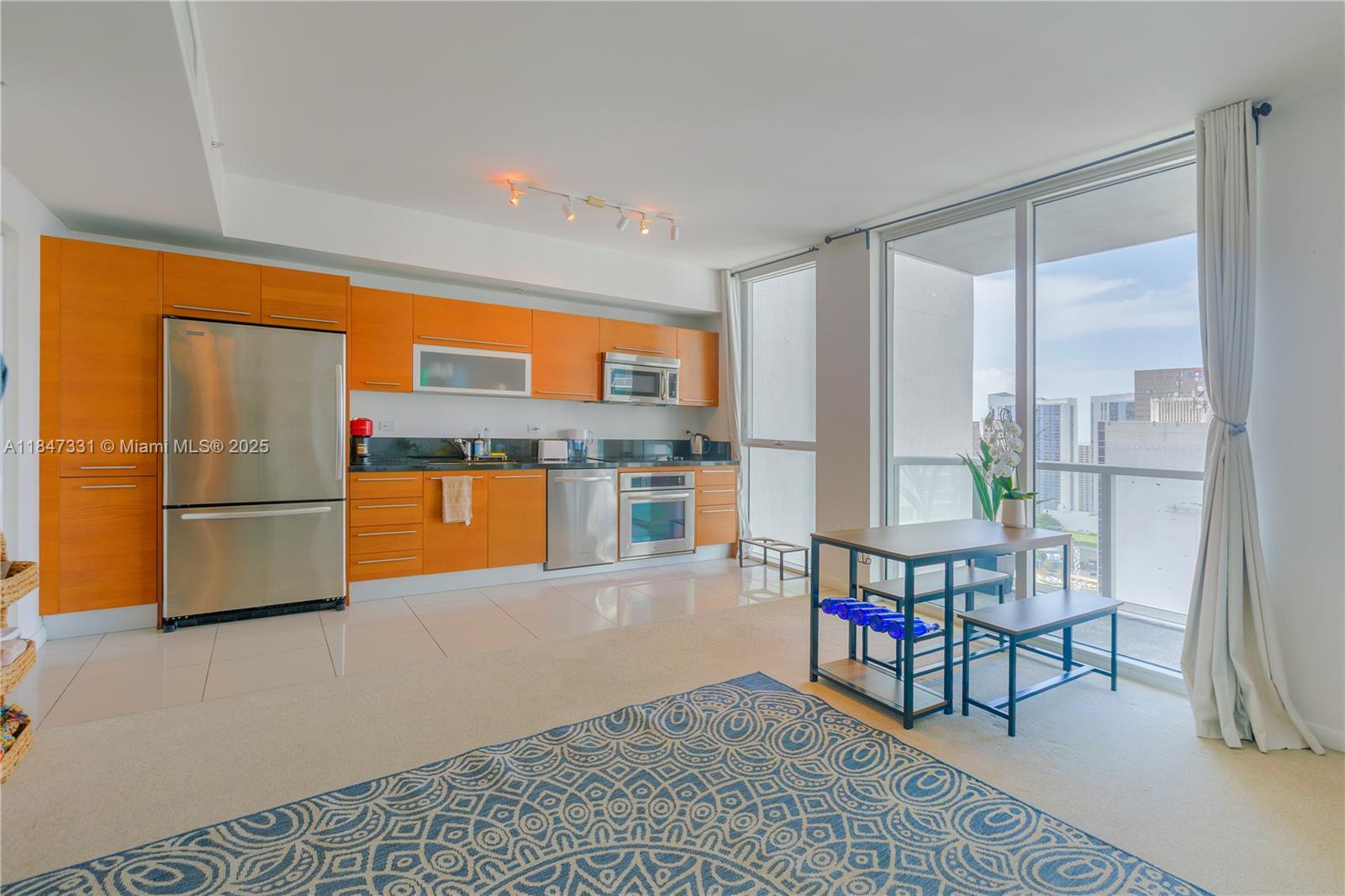 244 Biscayne Boulevard, Unit 3205 Miami, FL 33132 - Photo 6 of 10 a view of a livingroom with furniture