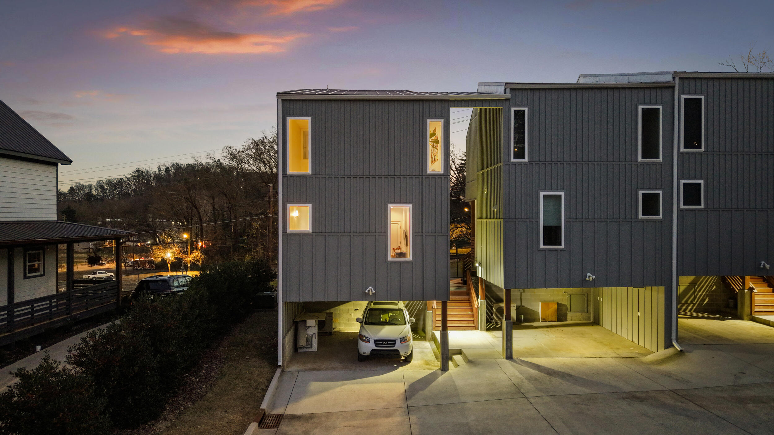 207 Old Mountain Road Chattanooga, TN 37409 - Photo 43 of 46 12_207 old mountain rd twilight-6