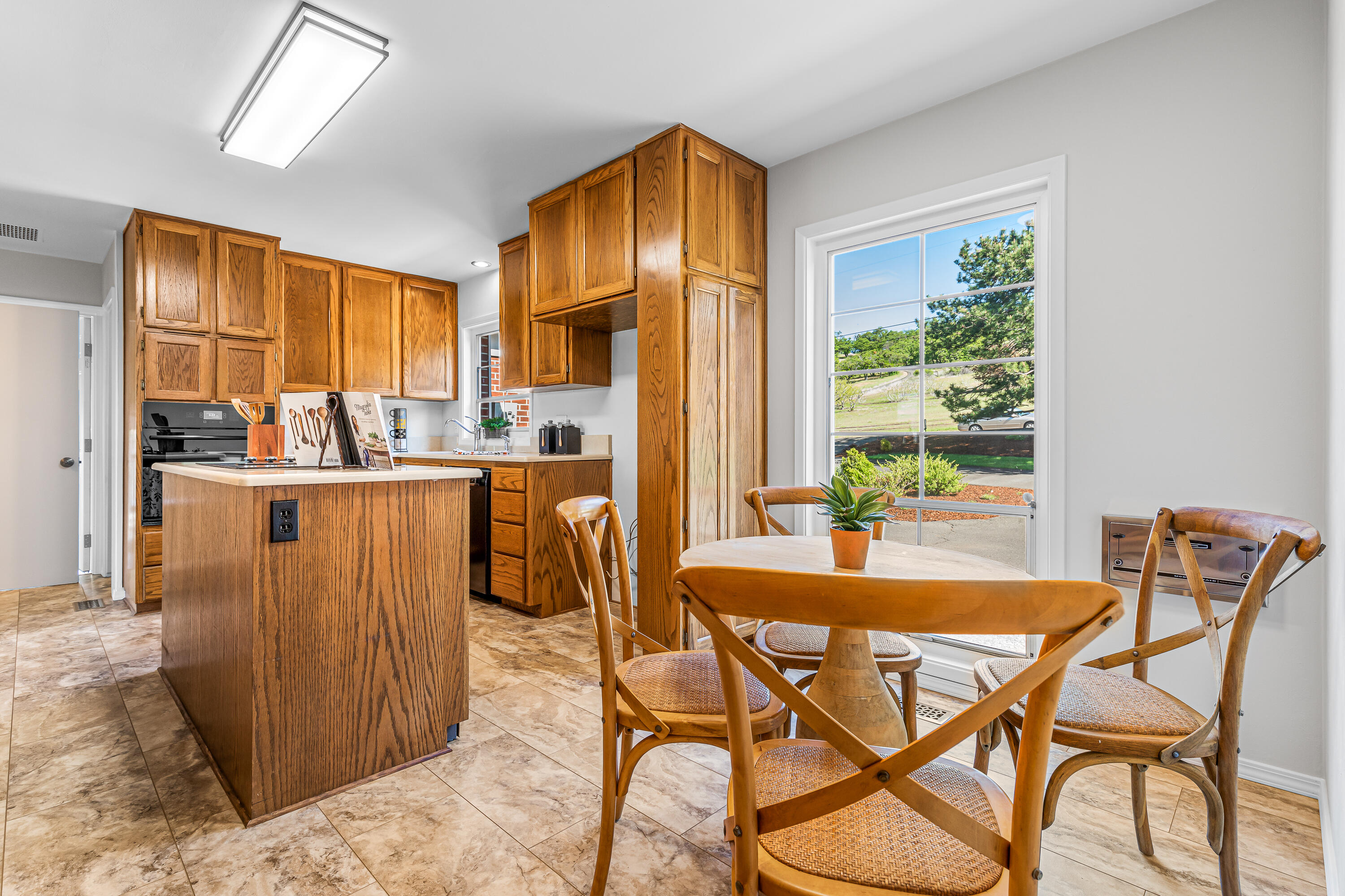 2038 Coker Butte Road Medford, OR 97504 - Photo 15 of 38 12