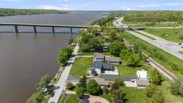 $379,900 | 1401 Canal Shore Drive Southwest, Le Claire, IA 52753