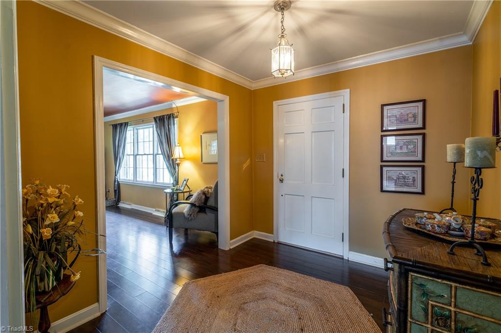 926 Croyden Street High Point, NC 27262 - Photo 13 of 23 Foyer
