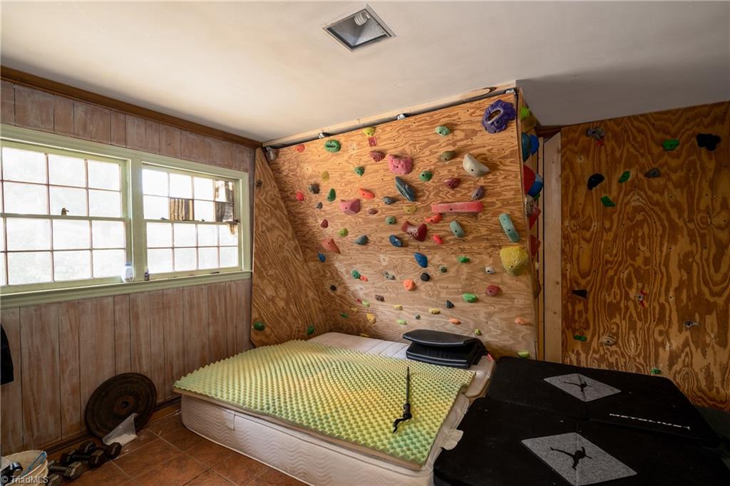 926 Croyden Street High Point, NC 27262 - Photo 23 of 23 Rock Climbing Practice Room