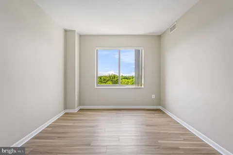 $368,000 | 19355 Cypress Ridge Terrace, Unit 1022, Leesburg, VA 20176