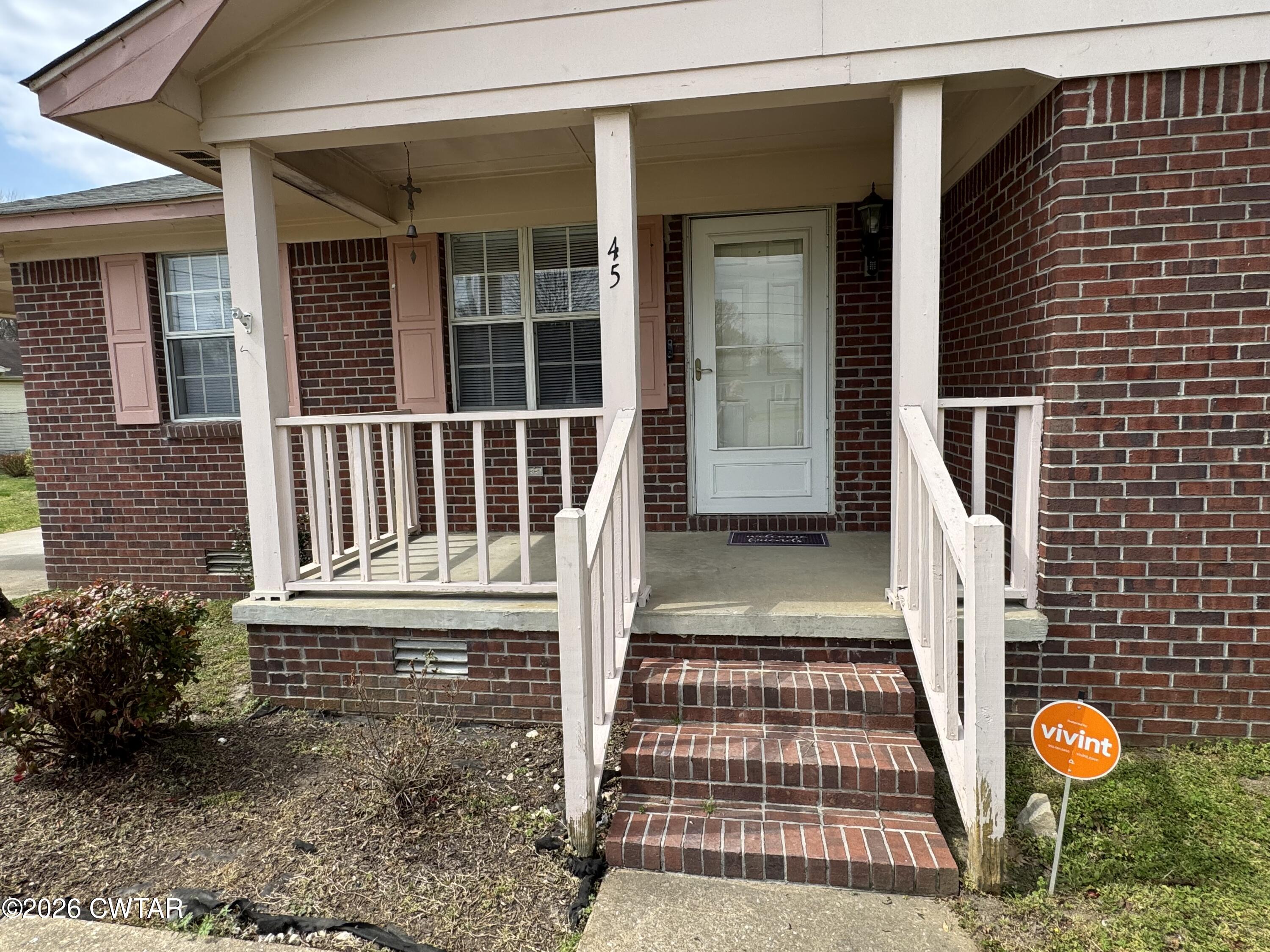 45 Ellendale Cove Jackson, TN 38305 - Photo 2 of 22 front view of a house