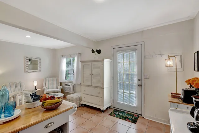 $1,900 | 519 28th Street, Unit A, West Palm Beach, FL 33407