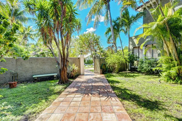 $1,900 | 519 28th Street, Unit A, West Palm Beach, FL 33407