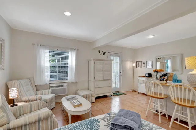 $1,900 | 519 28th Street, Unit A, West Palm Beach, FL 33407