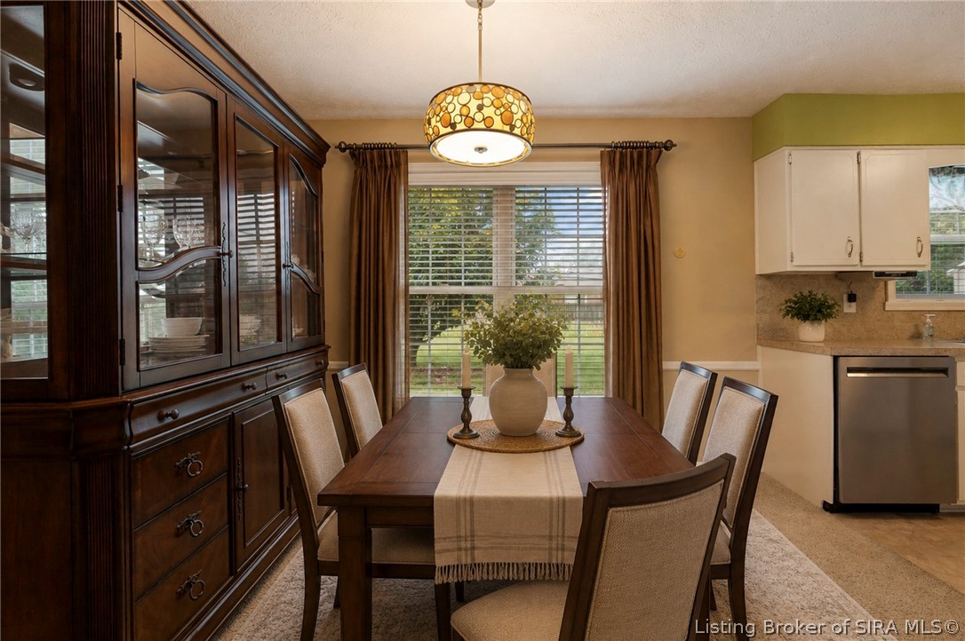 405 Hemlock Road Jeffersonville, IN 47130 - Photo 23 of 48 Dining Room - Virtually Staged
