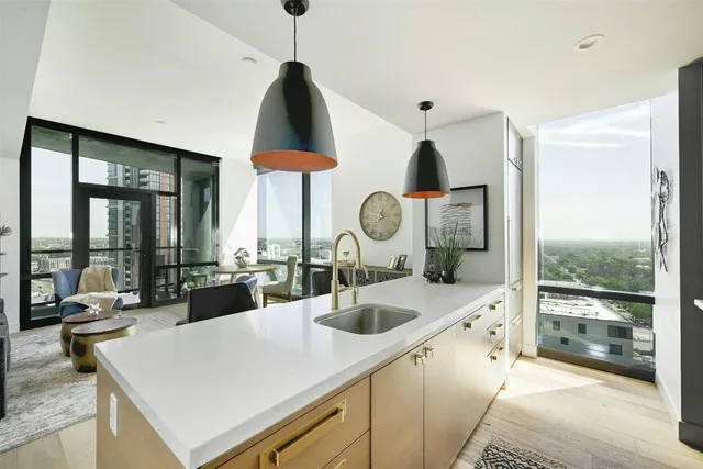 $985,000 | 70 Rainey Street, Unit 1807, Austin, TX 78701