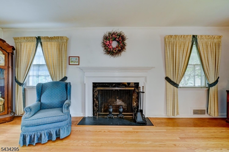 328 Plymouth Road Union, NJ 07083 - Photo 8 of 32