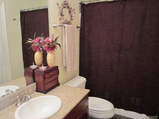 3581 East Commerce Road Commerce Township, MI 48382 - Photo 17 of 25 6.27.2011 053