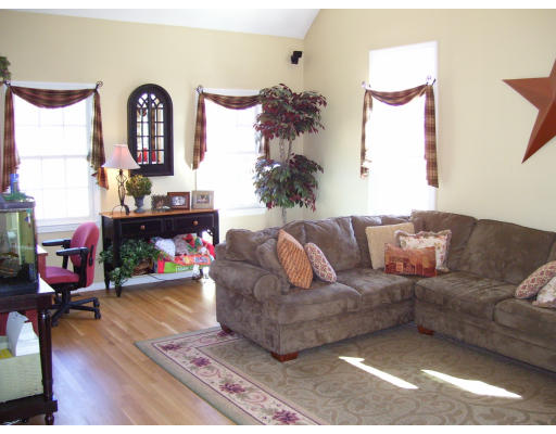 164 Marston Road Northbridge, MA 01588 - Photo 5 of 19 Gallery Image 5