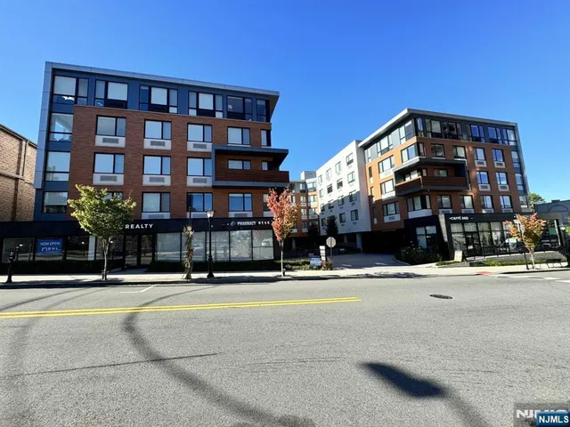 $3,745 | 470 Main Street, Unit 417, Fort Lee, NJ 07024