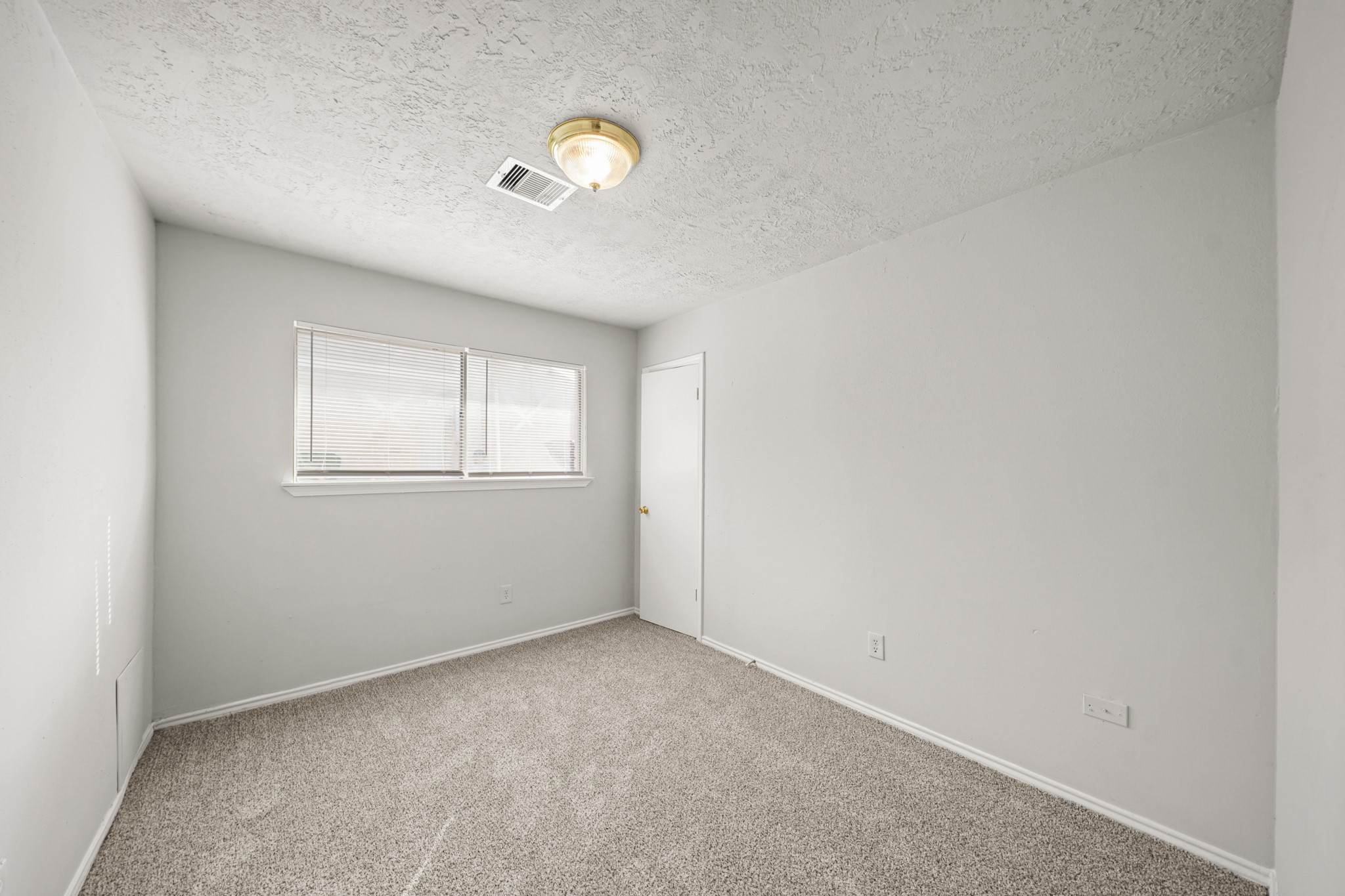 14415 Insley Street Houston, TX 77045 - Photo 8 of 12 an empty room with windows