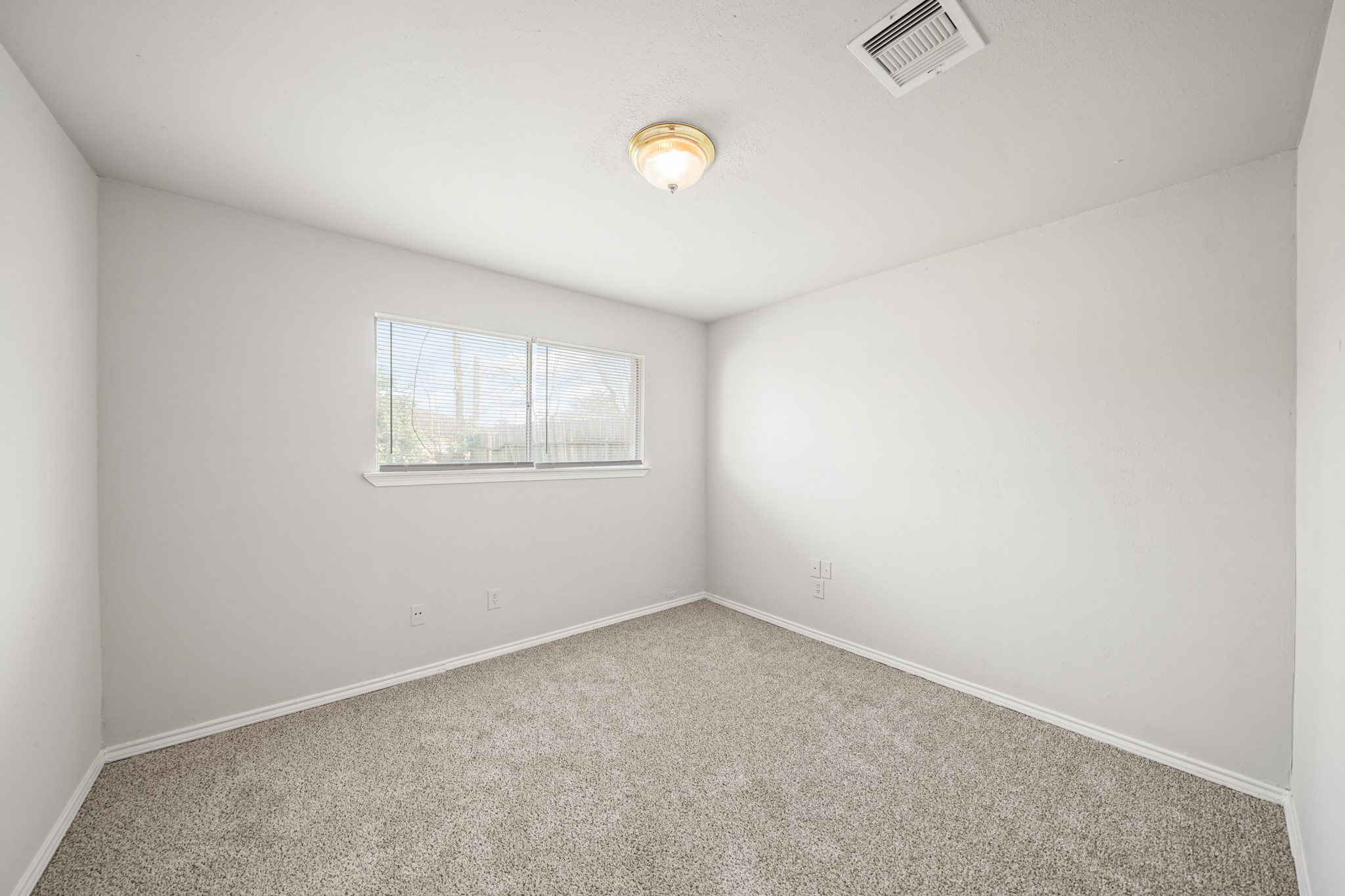 14415 Insley Street Houston, TX 77045 - Photo 9 of 12 an empty room with windows and mirror