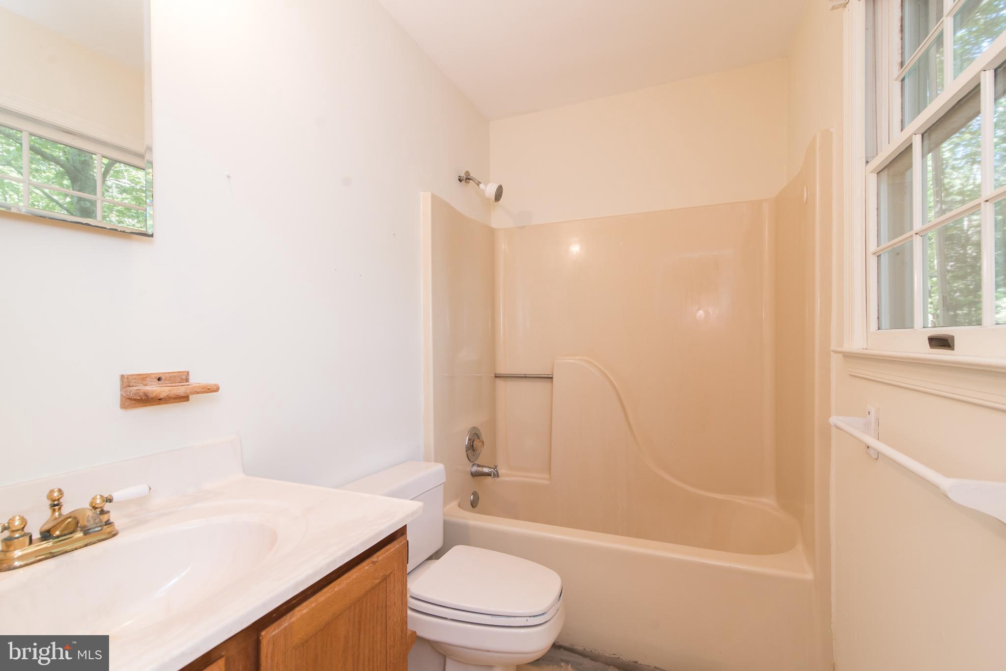 9208 Mountjoy Road Marshall, VA 20115 - Photo 11 of 31 Primary Bedroom Private Bath