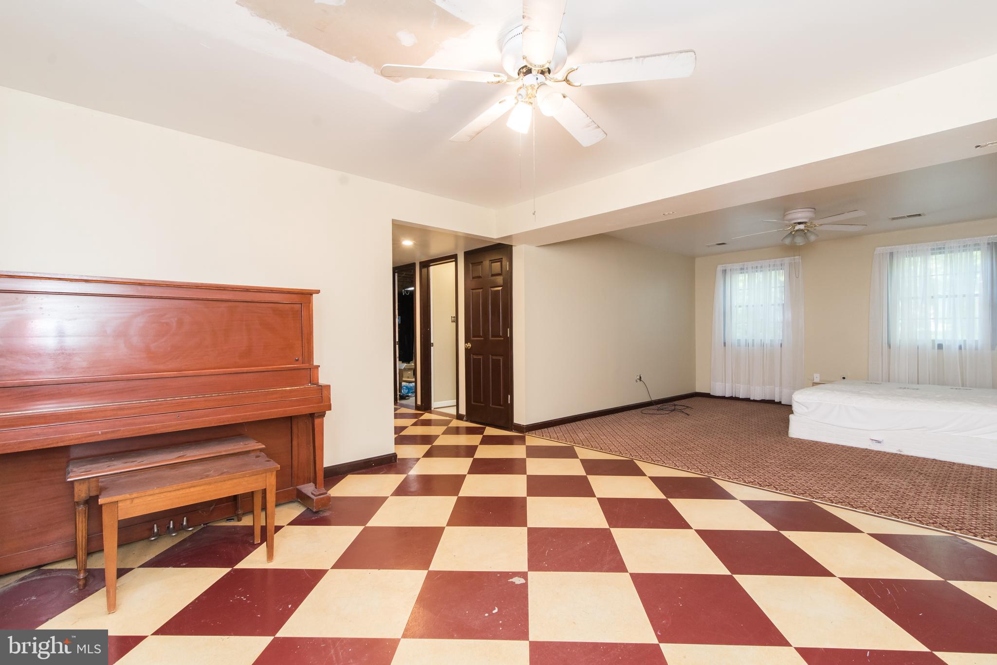 9208 Mountjoy Road Marshall, VA 20115 - Photo 16 of 31 Basement Great Room