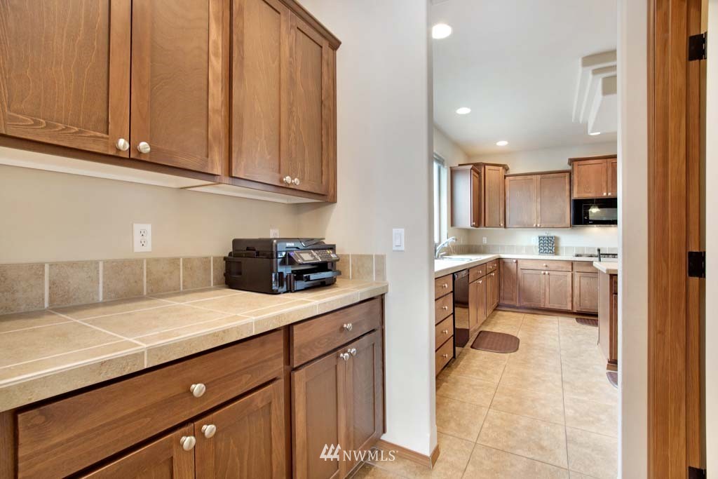 5811 Parker Road East Sumner, WA 98390 - Photo 8 of 25