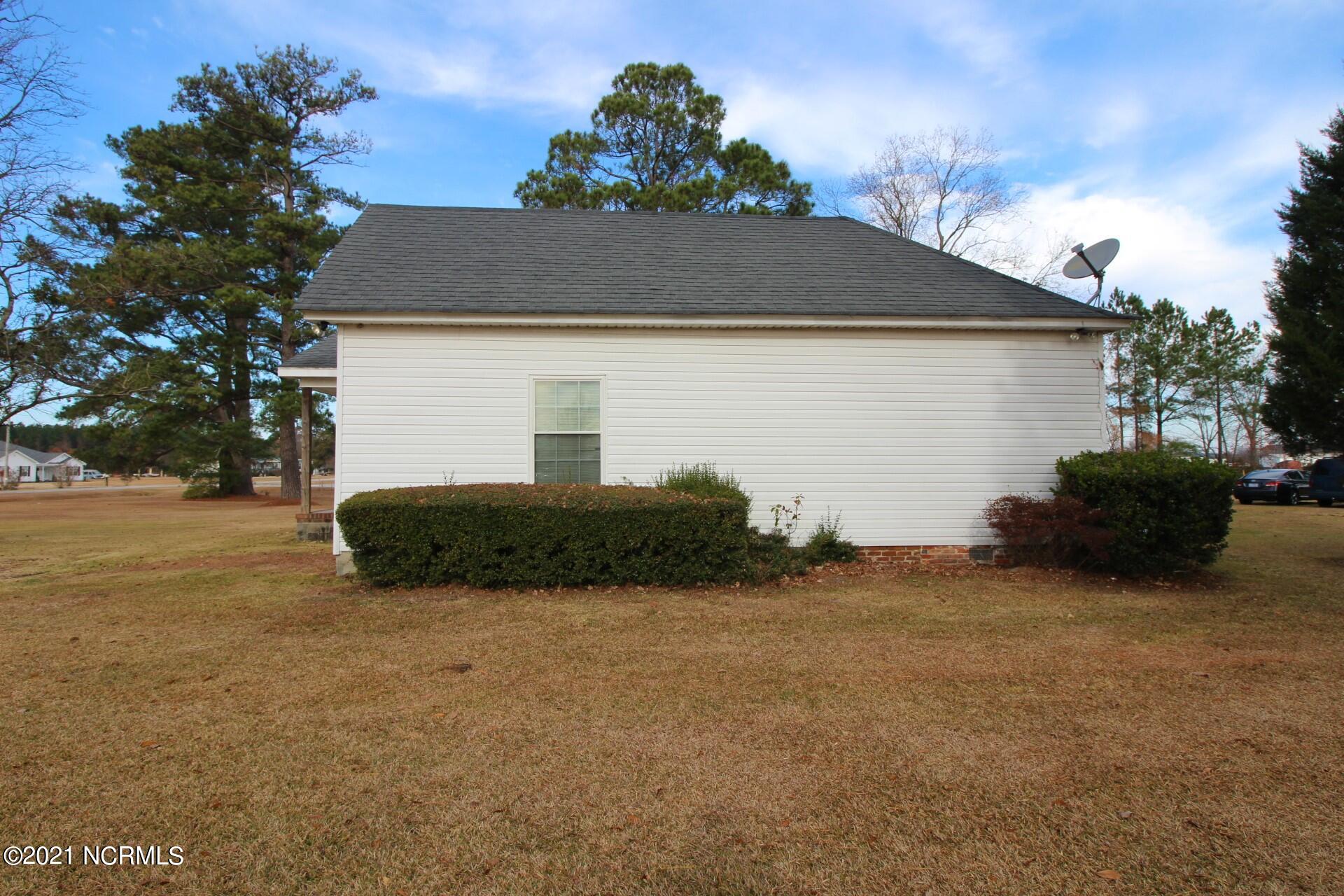4021 Race Track Road Kinston, NC 28501 - Photo 35 of 38 72