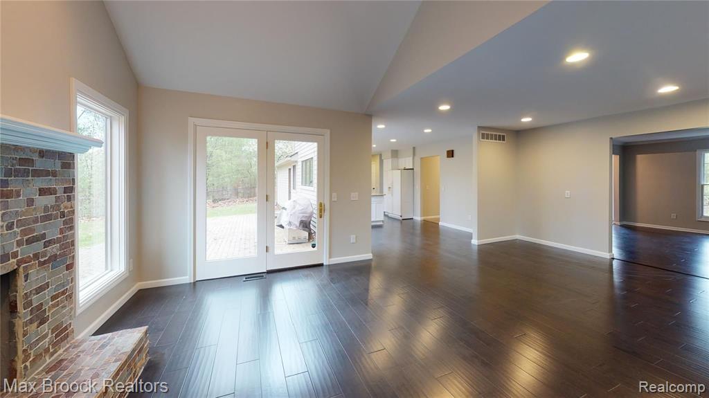 4990 Arrowhead Road West Bloomfield, MI 48323 - Photo 6 of 48