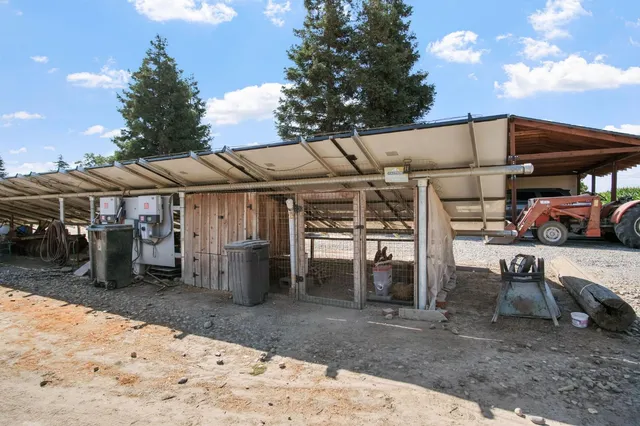 a view of a outdoor space