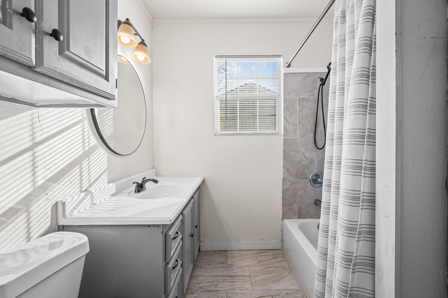 620 South 11th Street Slaton, TX 79364 - Photo 18 of 22 a bathroom with a sink a toilet and shower