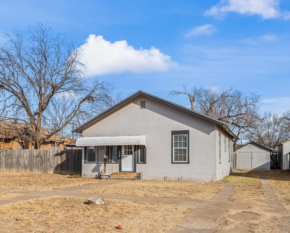 620 South 11th Street Slaton, TX 79364 - Photo 2 of 22 a front view of a house with a yard