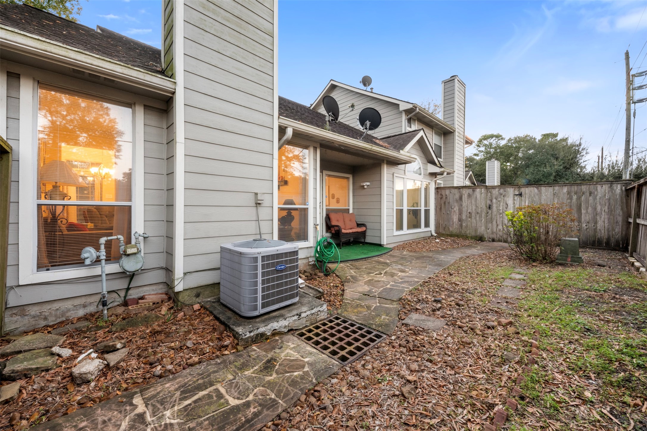 2334 Everest Way Houston, TX 77339 - Photo 24 of 29 a front view of a house with garden