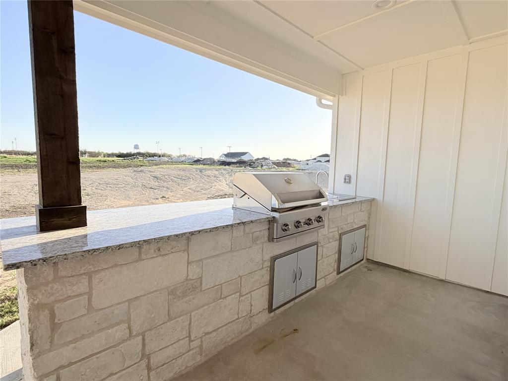 2780 Patrick Road Waxahachie, TX 75167 - Photo 5 of 20 a room with washing machine