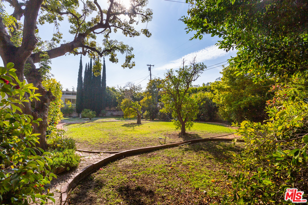 455 North Bundy Drive Los Angeles, CA 90049 - Photo 8 of 12