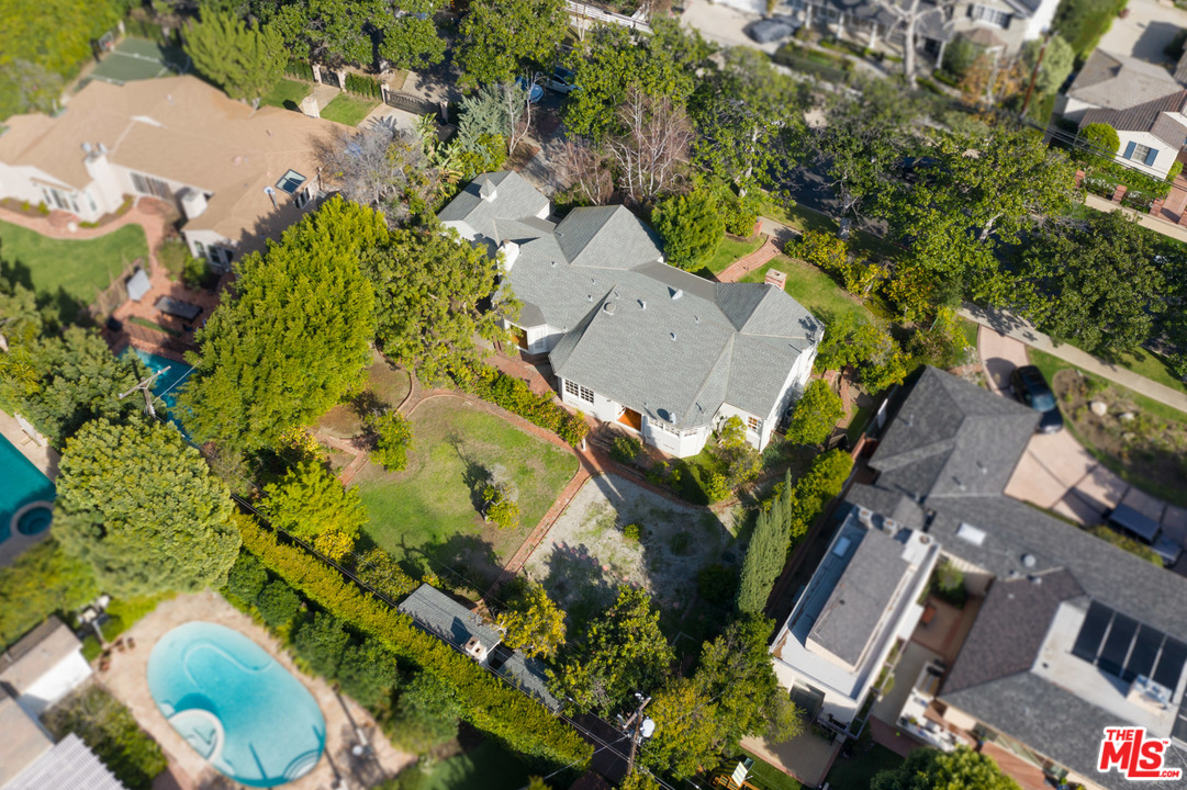 455 North Bundy Drive Los Angeles, CA 90049 - Photo 10 of 12