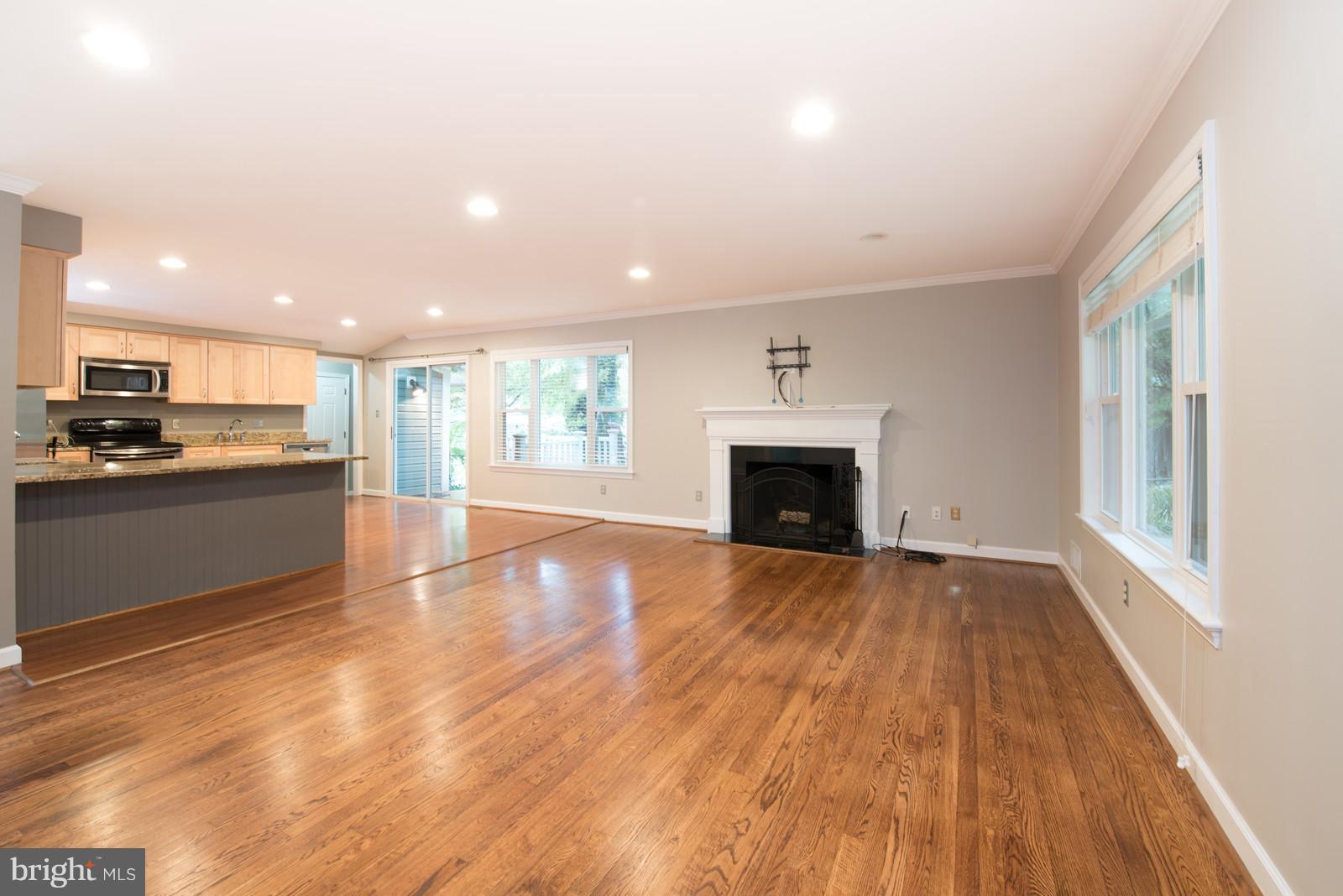 8107 Karl Road Alexandria, VA 22308 - Photo 8 of 30 Living Room