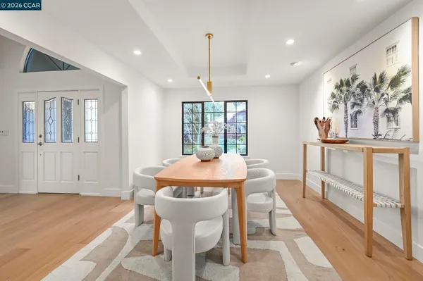 a view of an entryway with livingroom